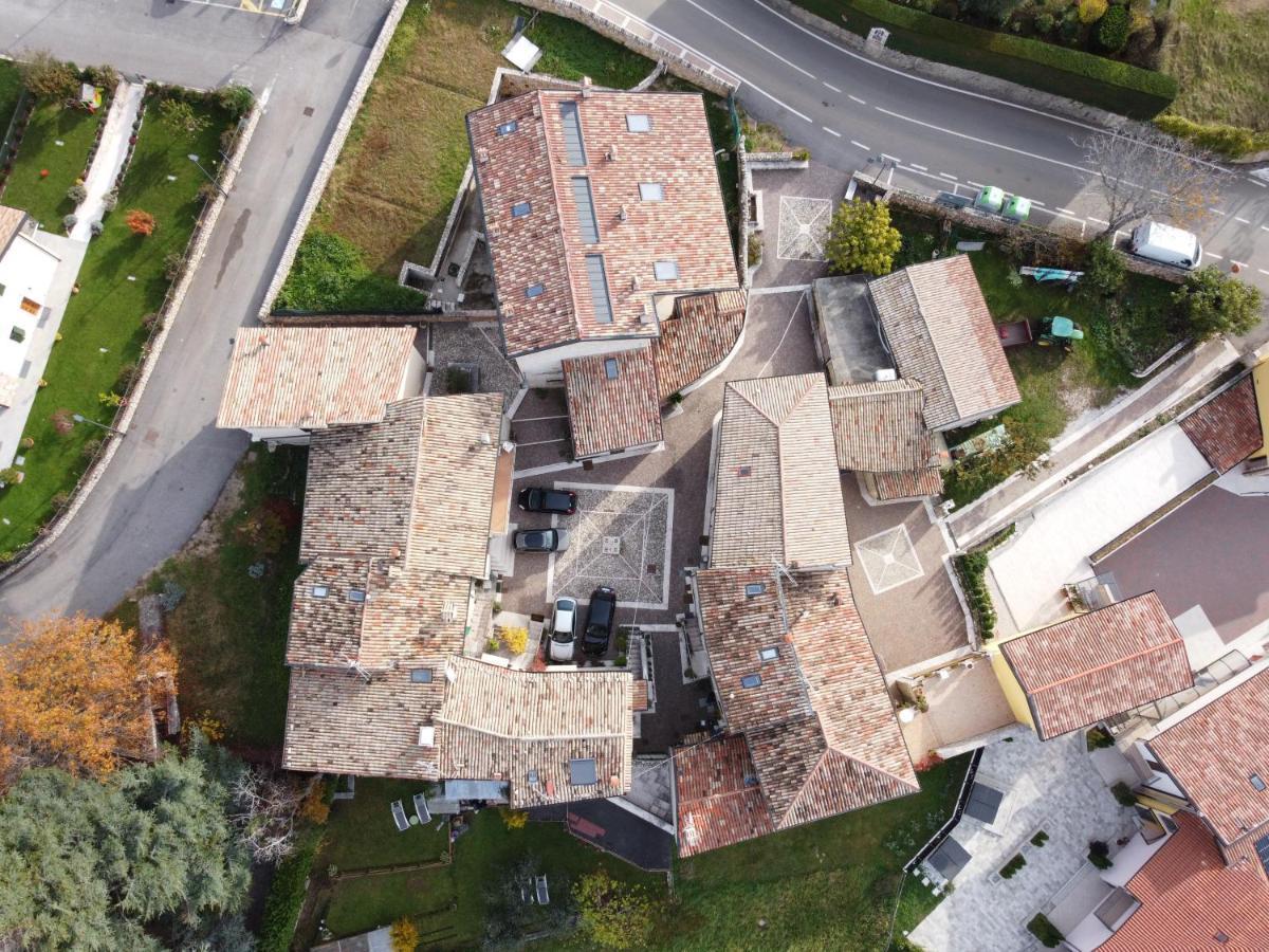 Beb Da Paolo Con Vista Lago San Zeno di Montagna Exterior foto