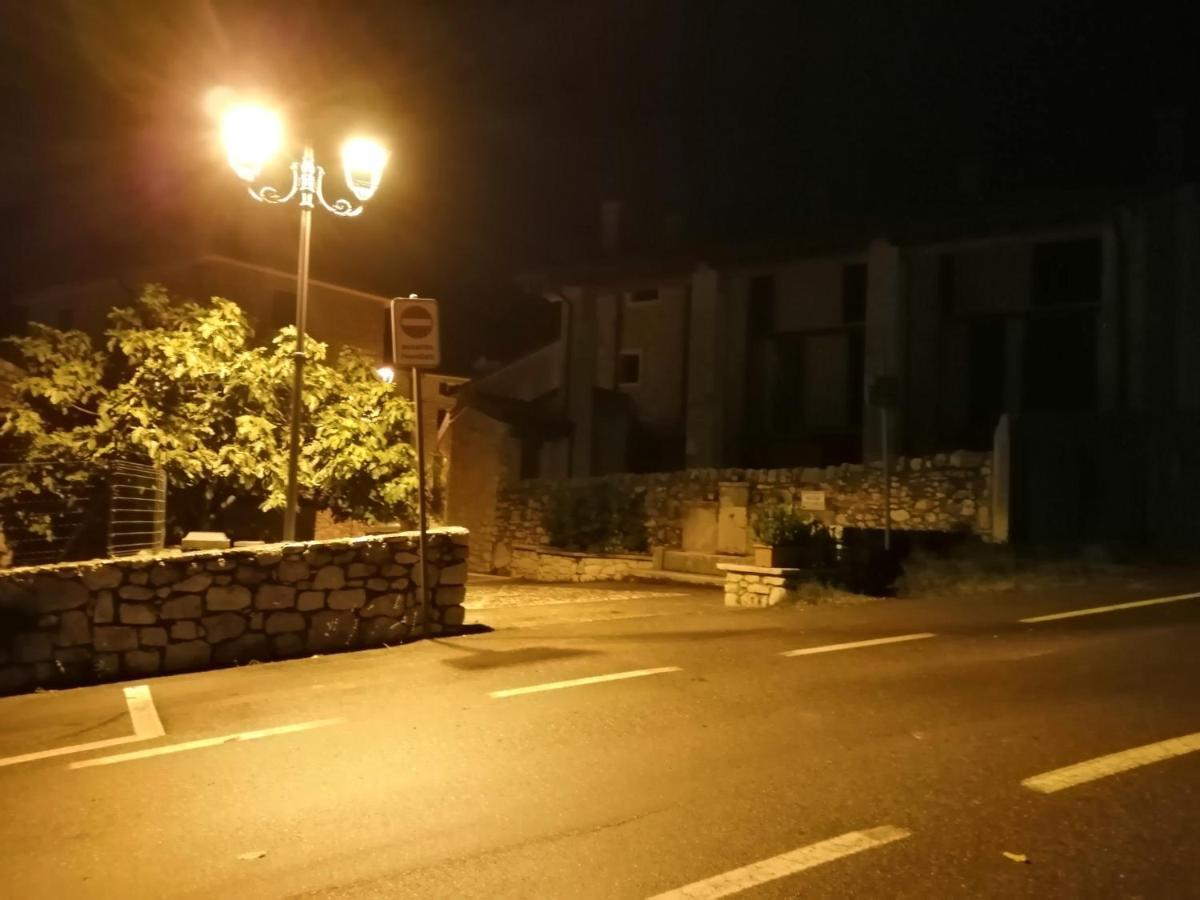 Beb Da Paolo Con Vista Lago San Zeno di Montagna Exterior foto